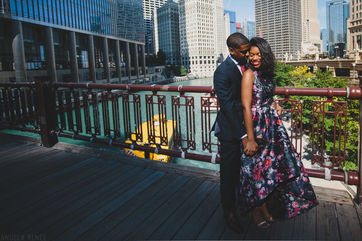 downtown-chicago-engagement-session-08