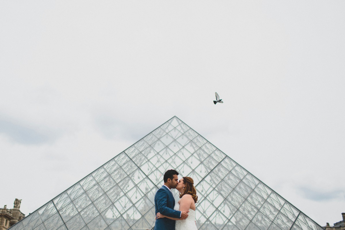 bride-groom-louvre-paris-wedding-day