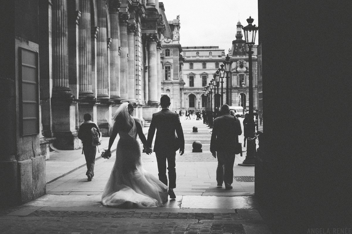 louvre-bride-groom-walking