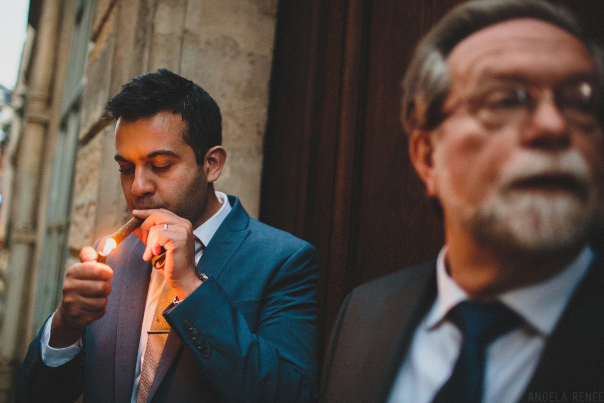 groom-lighting-cigar-paris