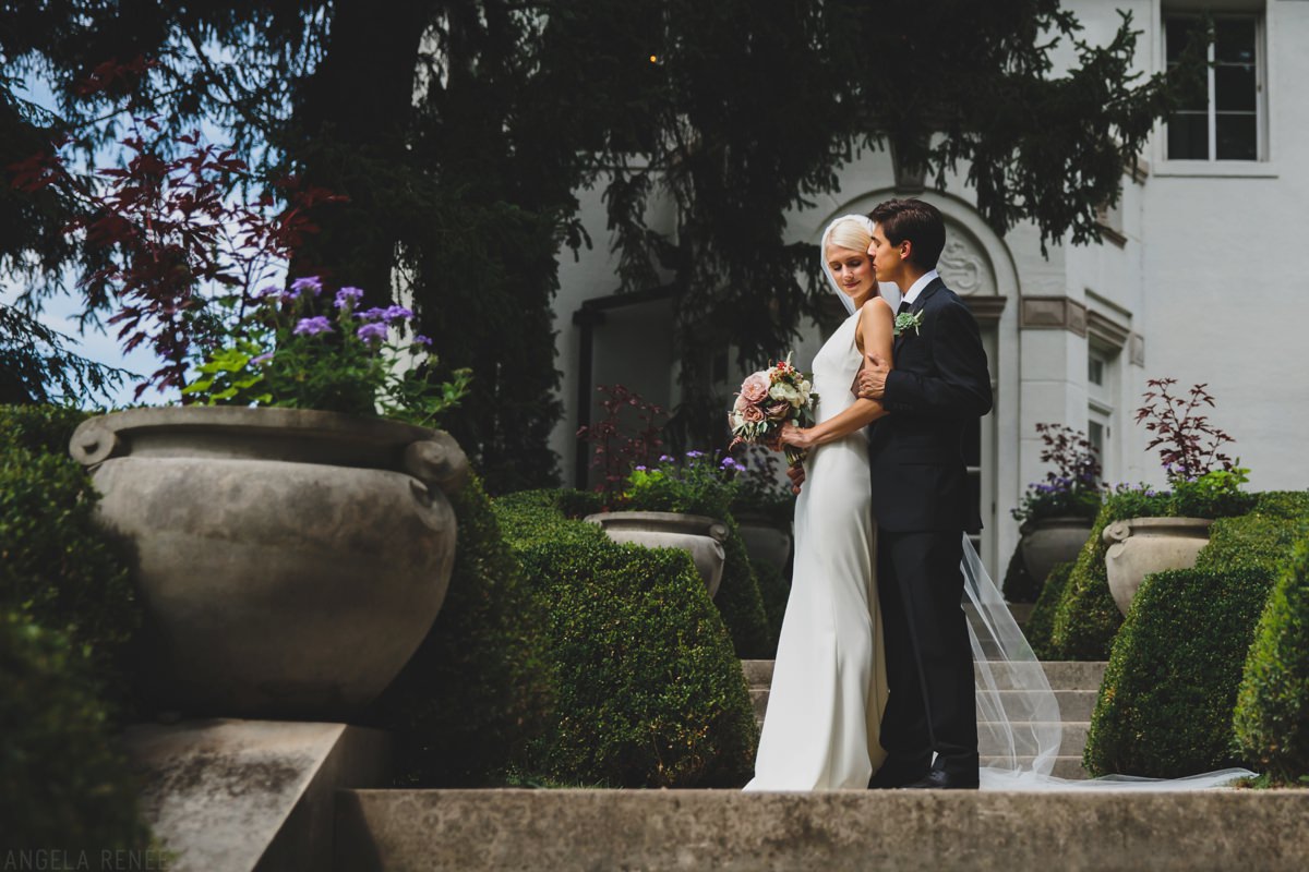 wedding-lilly-house-garden-portrait