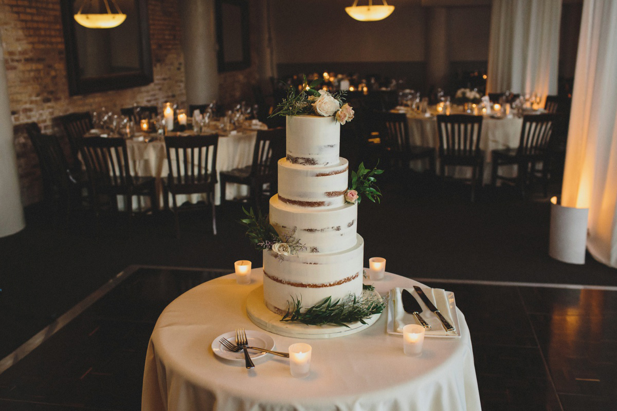 bare-rustic-wedding-cake