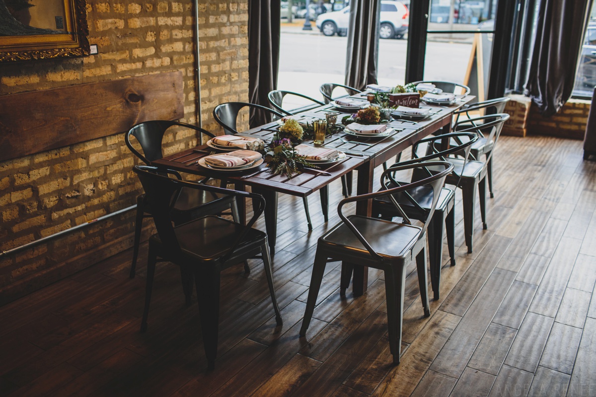 peckish pig restaurant table