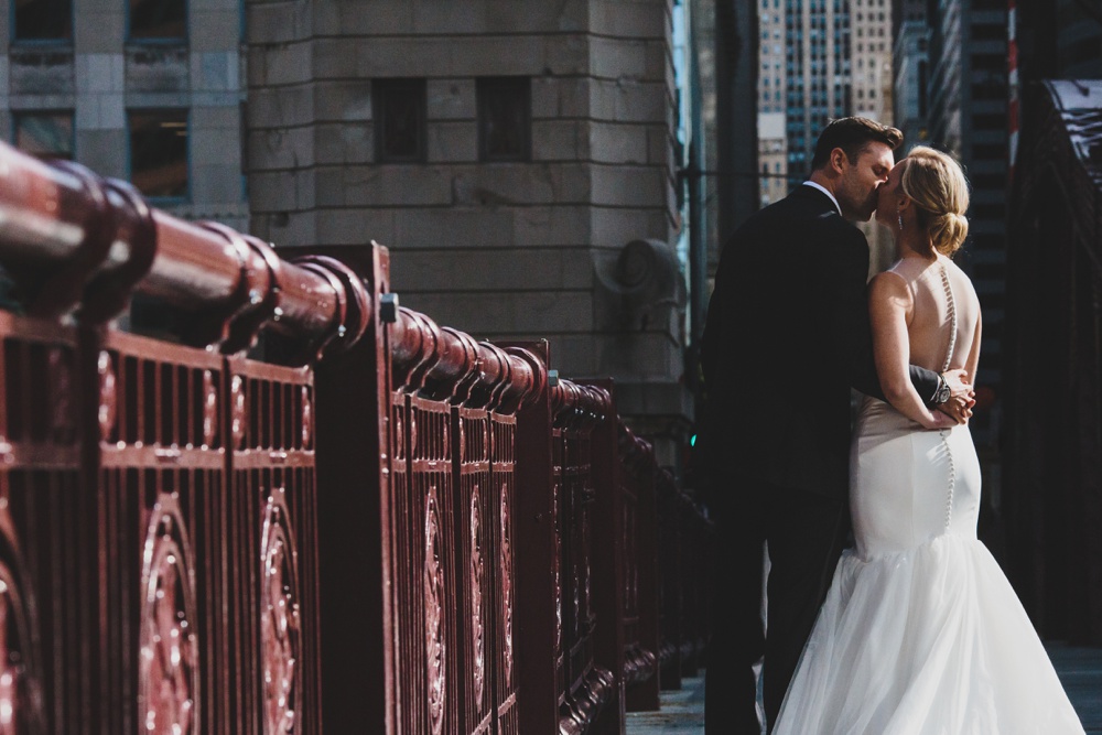 lasalle-bridge-wedding-photo